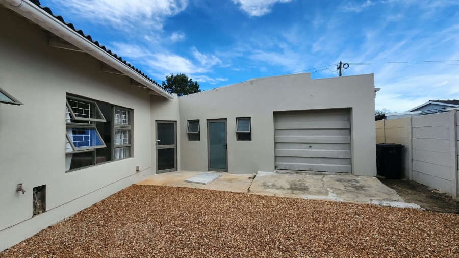 4 Bedroom Property for Sale in Loerie Park Western Cape